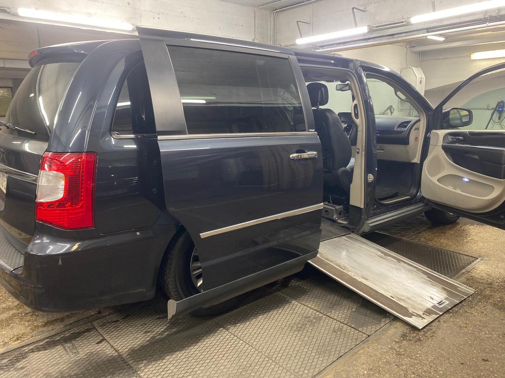 LANCIA VOYAGER 2013