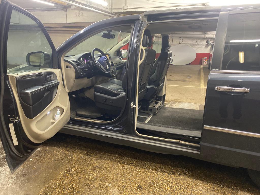 LANCIA VOYAGER 2013