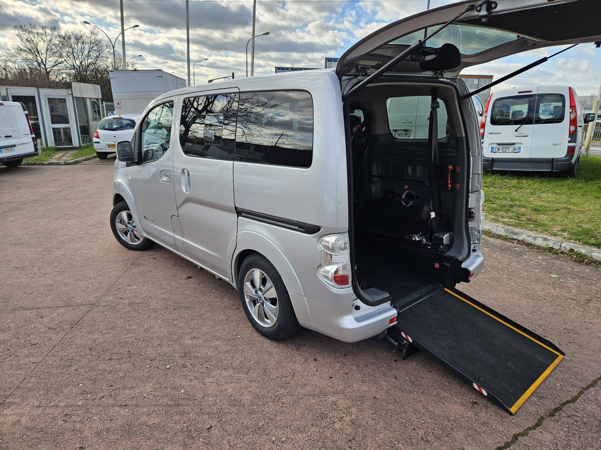 NISSAN NV200 2017