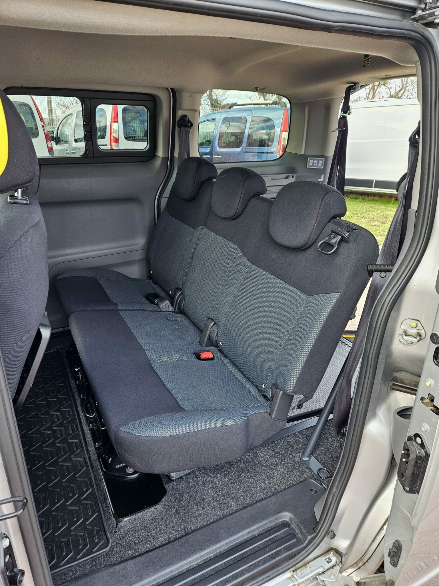 NISSAN NV200 2017