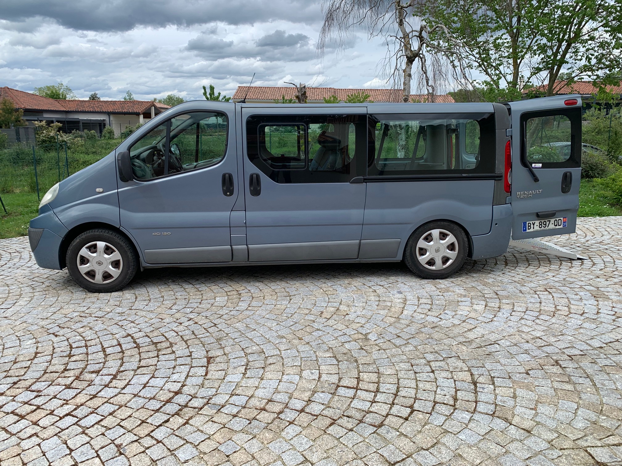 RENAULT TRAFIC 2011