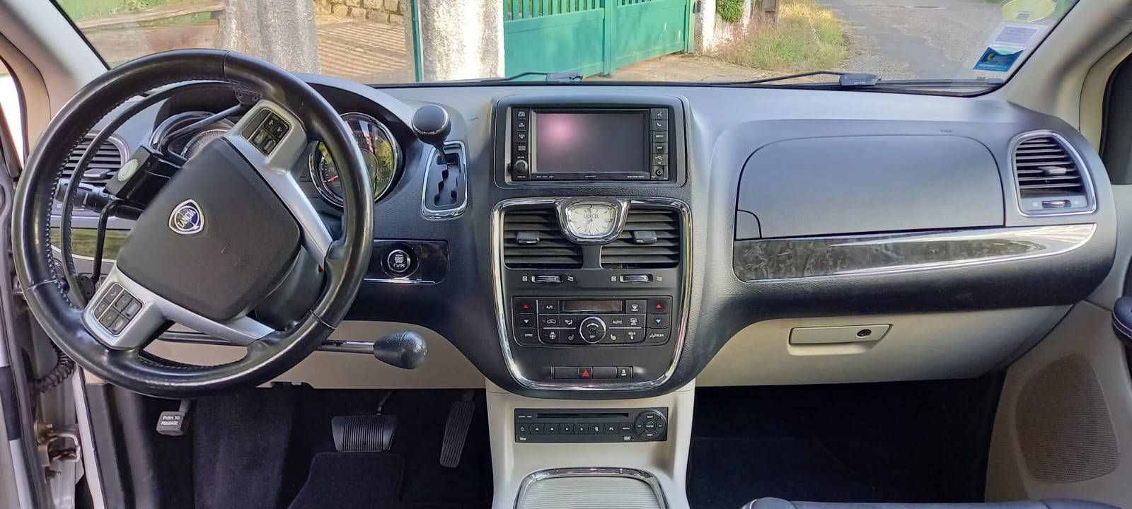 LANCIA VOYAGER 2012