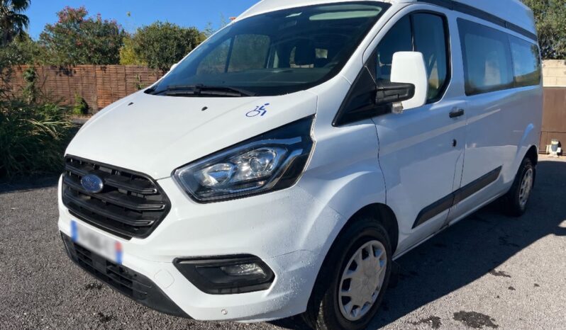 minibus ford blanc au soleil