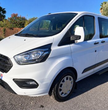 fourgon ford blanc au soleil