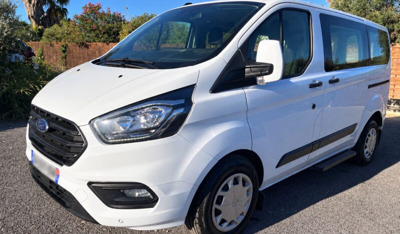 fourgon ford blanc au soleil