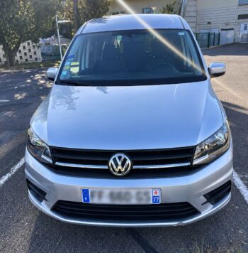 volkswagen argenté au soleil