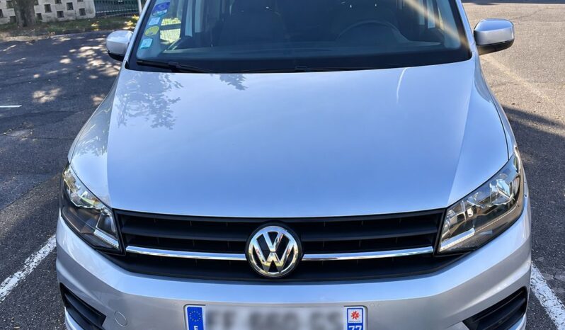 volkswagen argenté au soleil